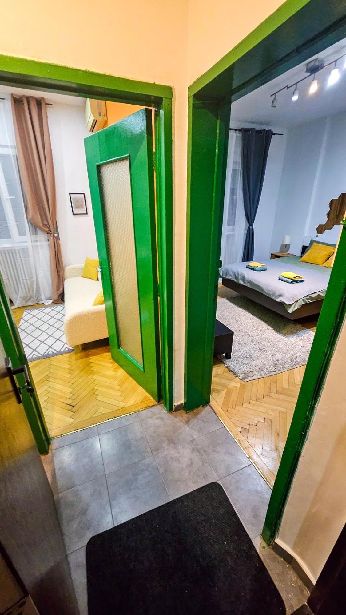 Downtown Tiny Houses Near Cismigiu Gardens Bucarest Exterior foto